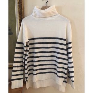 Very soft turtleneck sweater!